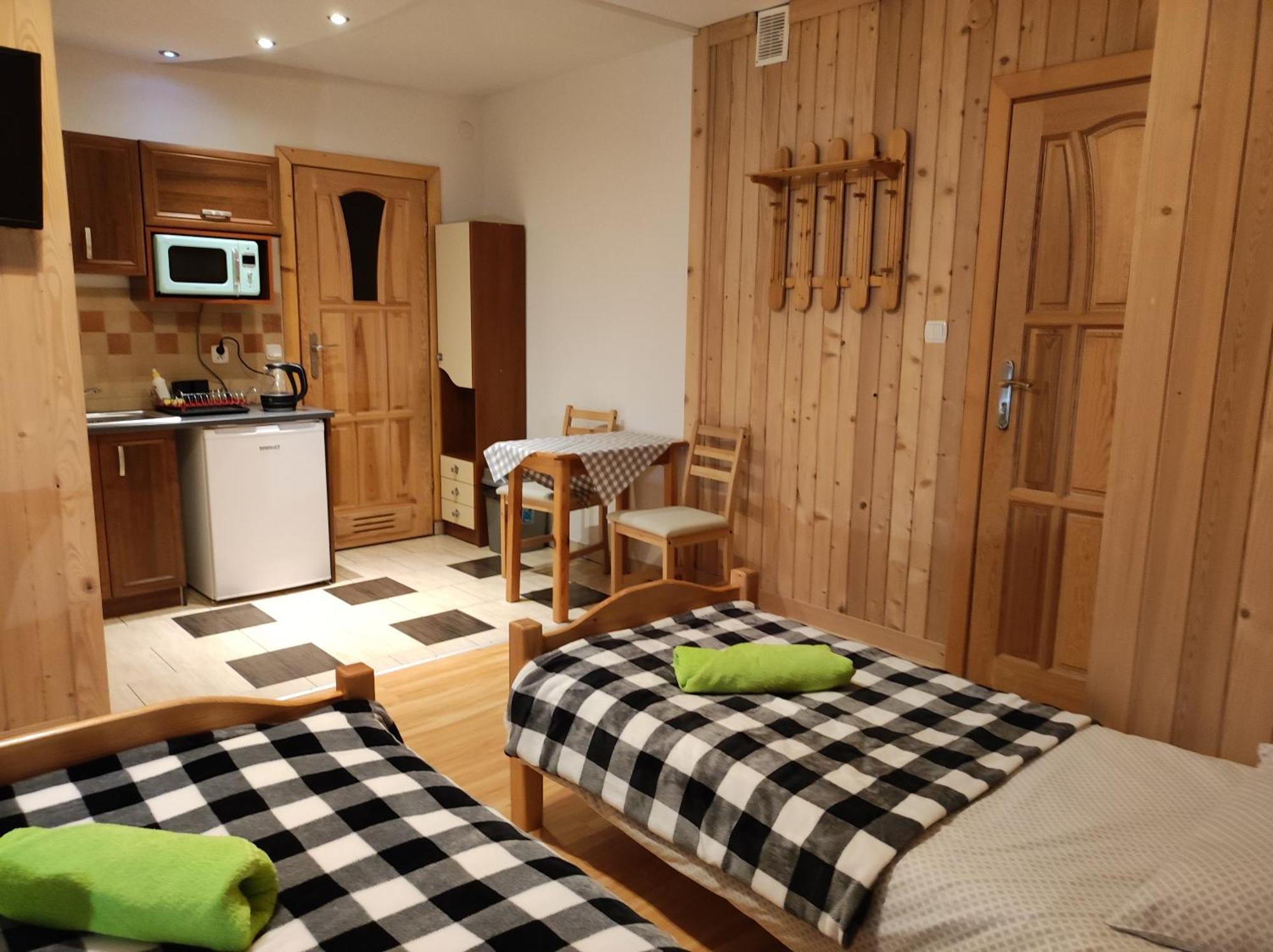 U Wajdy Apartment Ciche Male Luaran gambar
