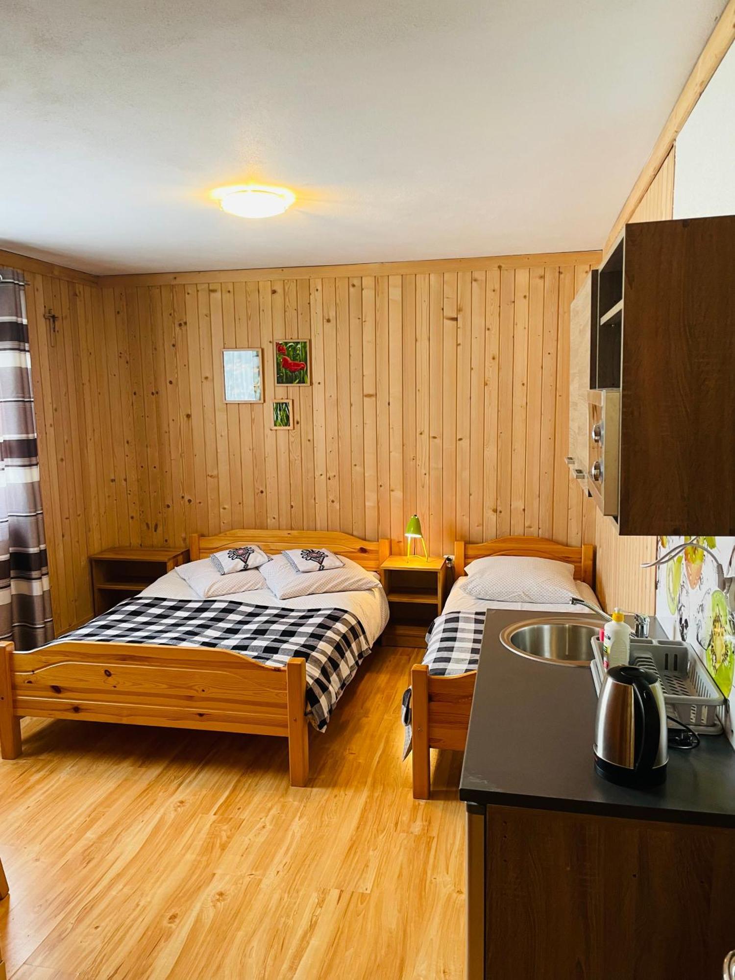 U Wajdy Apartment Ciche Male Luaran gambar