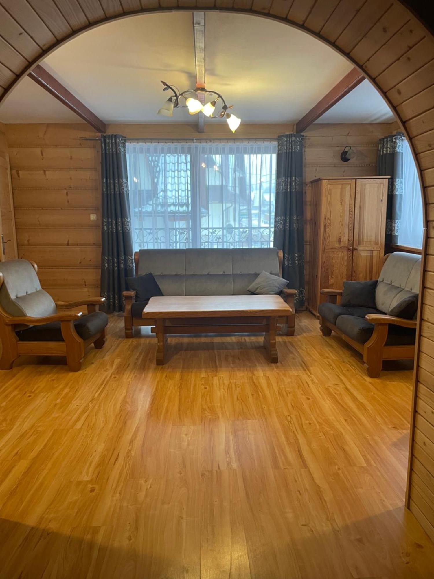 U Wajdy Apartment Ciche Male Luaran gambar