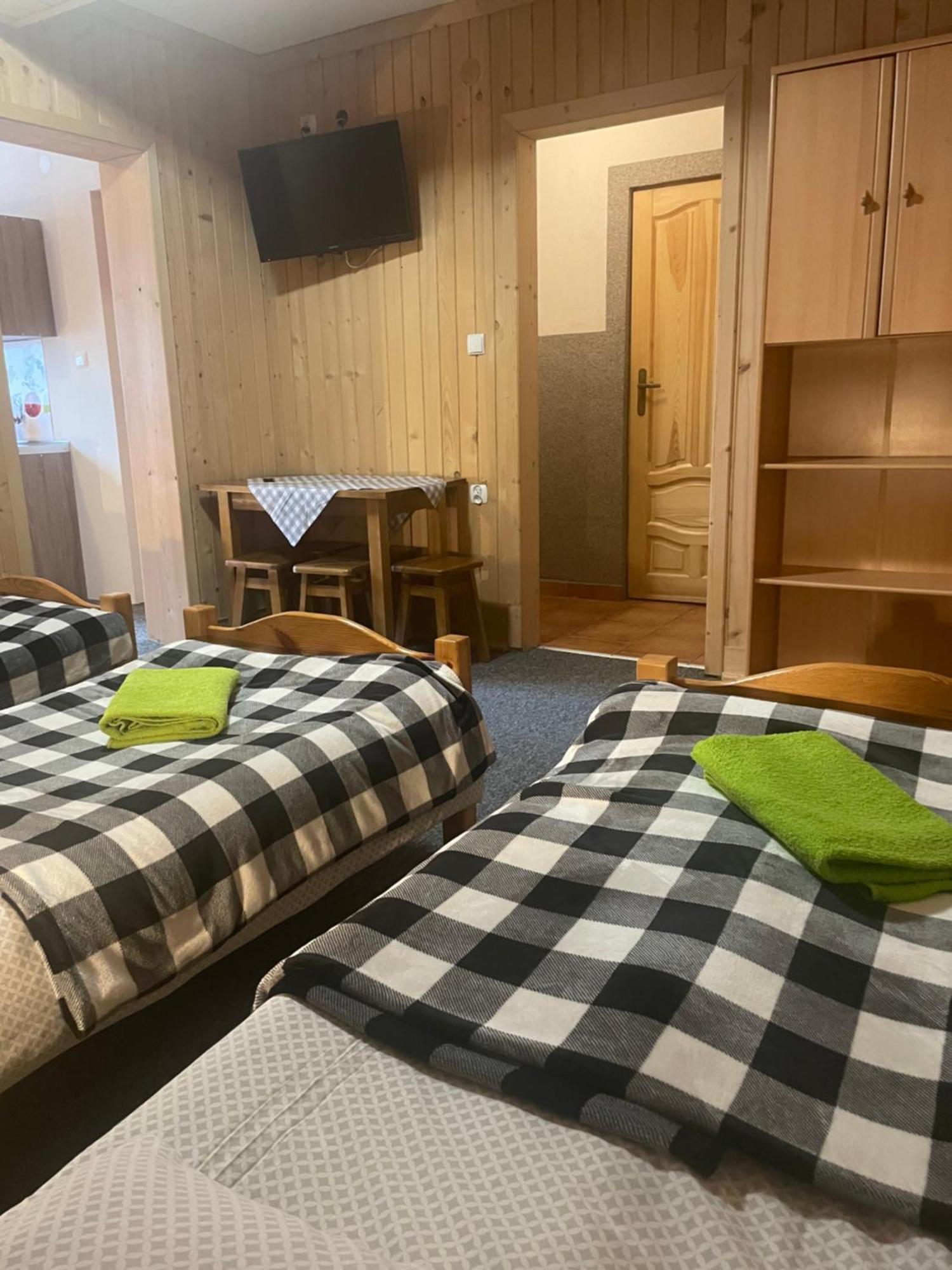 U Wajdy Apartment Ciche Male Luaran gambar